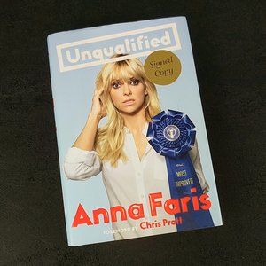 SIGNED Anna Faris Unqualified Autobiography Book